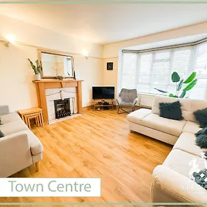 Town Centre Sleeps 9 Apartment Bournemouth