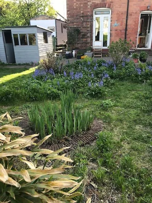 Apartment Tiny Home - With Private Shower Room In Separate Outbuilding Nottingham United Kingdom